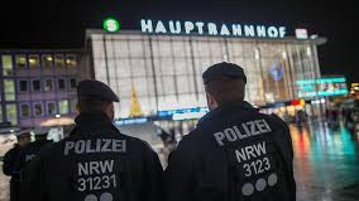 Κολωνία: «Καρατόμησαν» τον διοικητή της αστυνομίας μετά τις σεξουαλικές επιθέσεις