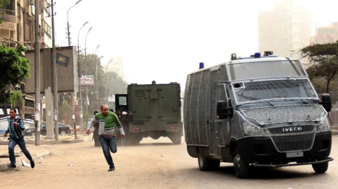 Ένοπλοι σκότωσαν τον διοικητή της τροχαίας και τον οδηγό του κοντά στο Κάιρο
