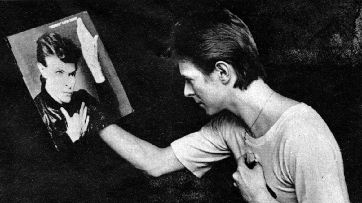 Το γερμανικό ΥΠΕΞ αποχαιρετά τον David Bowie με το τραγούδι για το τείχος του Βερολίνου