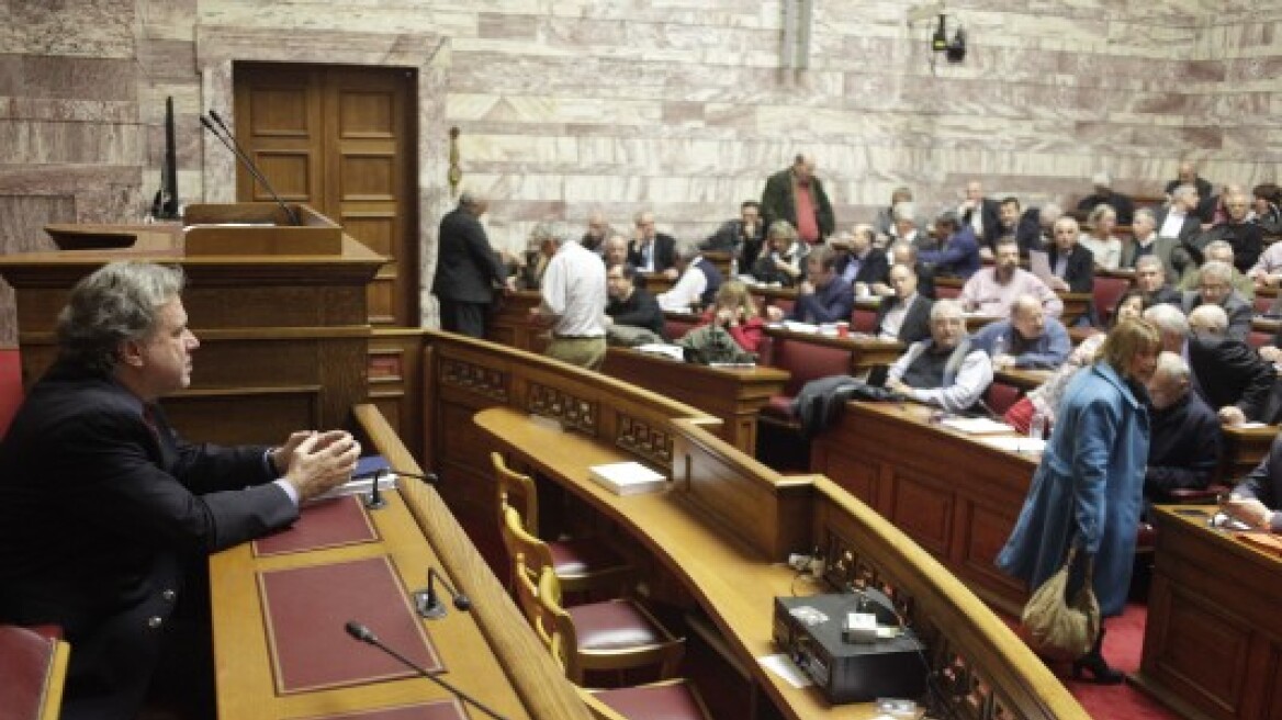 «Ανάκριση» Κατρούγκαλου από τους βουλευτές του ΣΥΡΙΖΑ