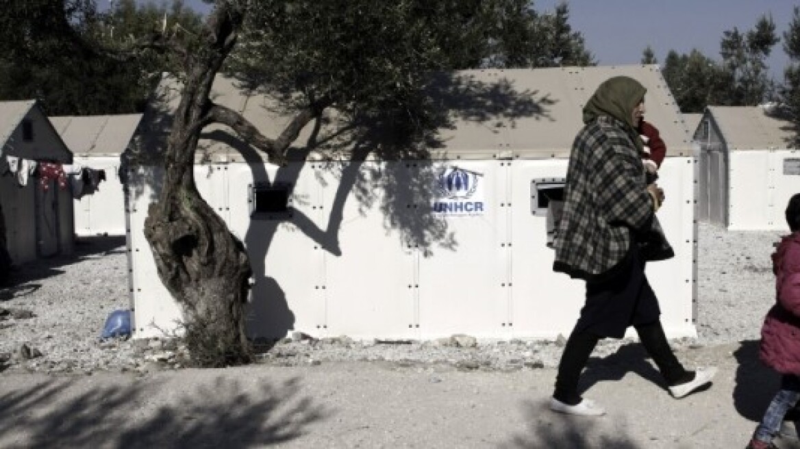 Παραβάσεις σε καταυλισμούς προσφύγων στη Μυτιλήνη