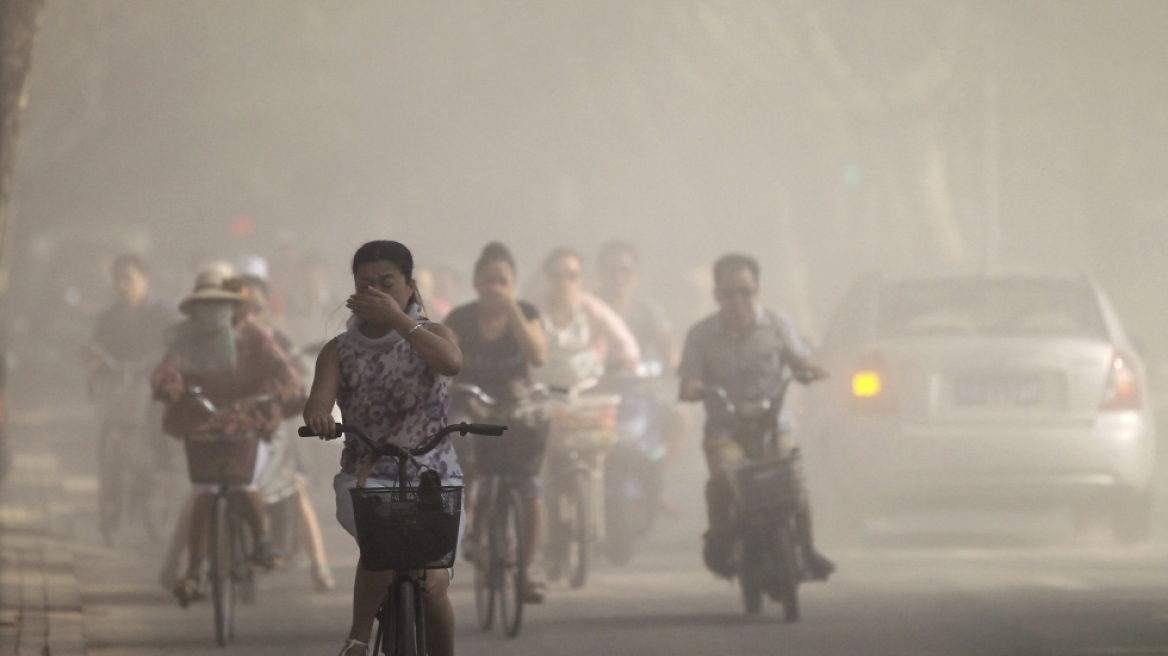 Πάνω από τα όρια η ατμοσφαιρική ρύπανση σε 366 πόλεις στην Κίνα