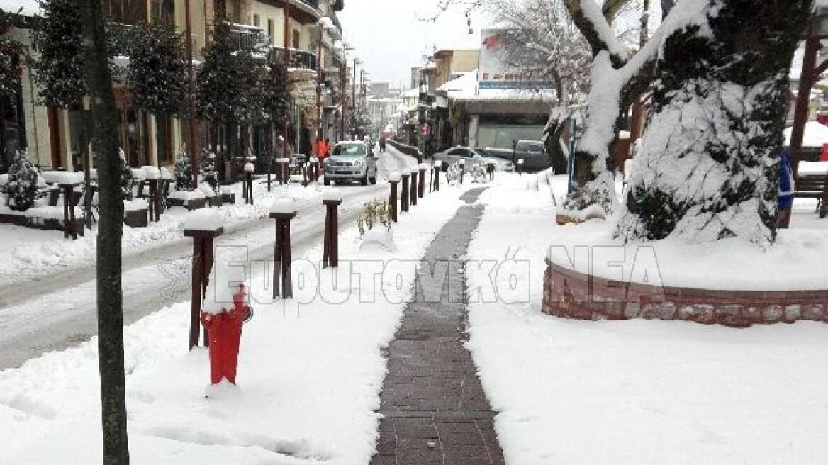 Καρπενήσι: Τα θερμαινόμενα πεζοδρόμια καθαρίζουν μόνα τους από το χιόνι
