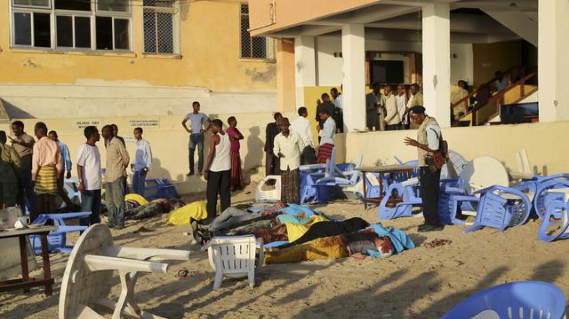 Σομαλία: Τουλάχιστον 19 πολίτες νεκροί σε επίθεση ισλαμιστών σε εστιατόριο του Μογκαντίσου