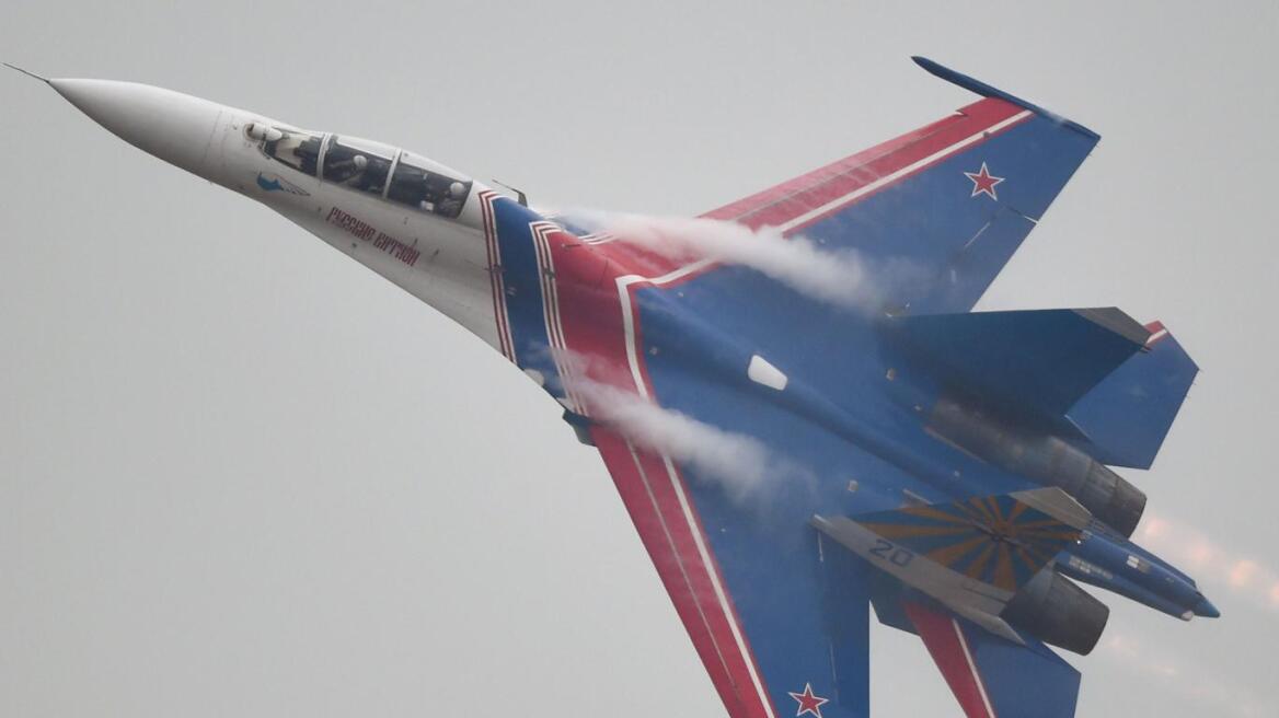 Πτήση «καμικάζι» ρωσικού μαχητικού δίπλα σε αμερικανικό αναγνωριστικό