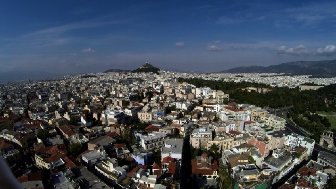 Ερευνα: Σε τι σπίτια ζουν οι Ελληνες και πού θα ήθελαν να μένουν