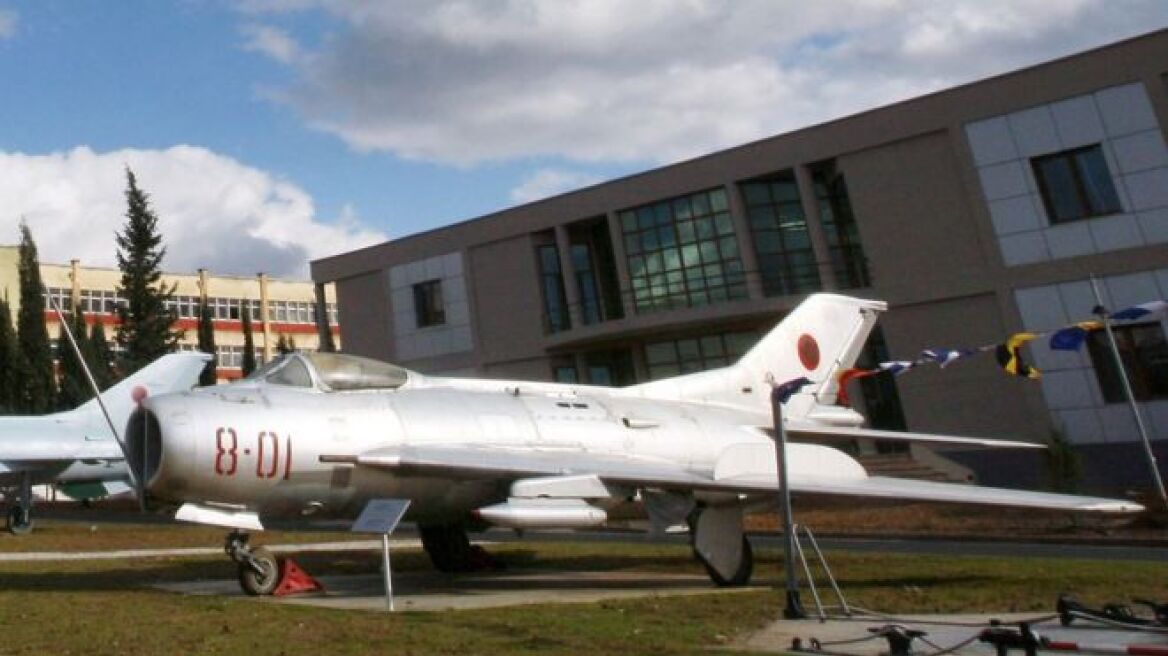 Η Αλβανία πουλάει τα αεροπλάνα της... κομμουνιστικής εποχής