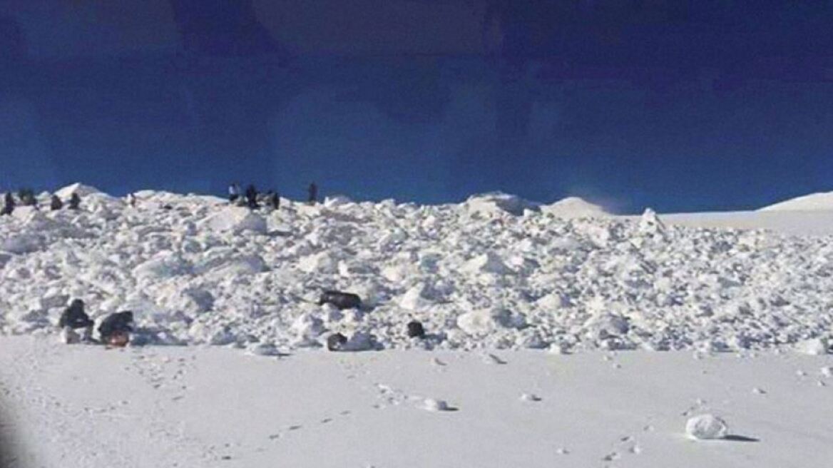 Τραγωδία στην Ινδία: 10 στρατιώτες θάφτηκαν μέσα σε χιονοστιβάδα