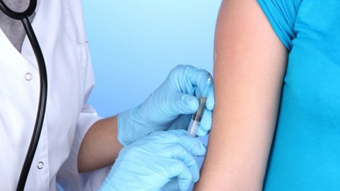 «Να εμβολιαστούν για τη γρίπη, έστω και τώρα, οι ομάδες υψηλού κινδύνου», λέει ο πρόεδρος του ΚΕΕΛΠΝΟ