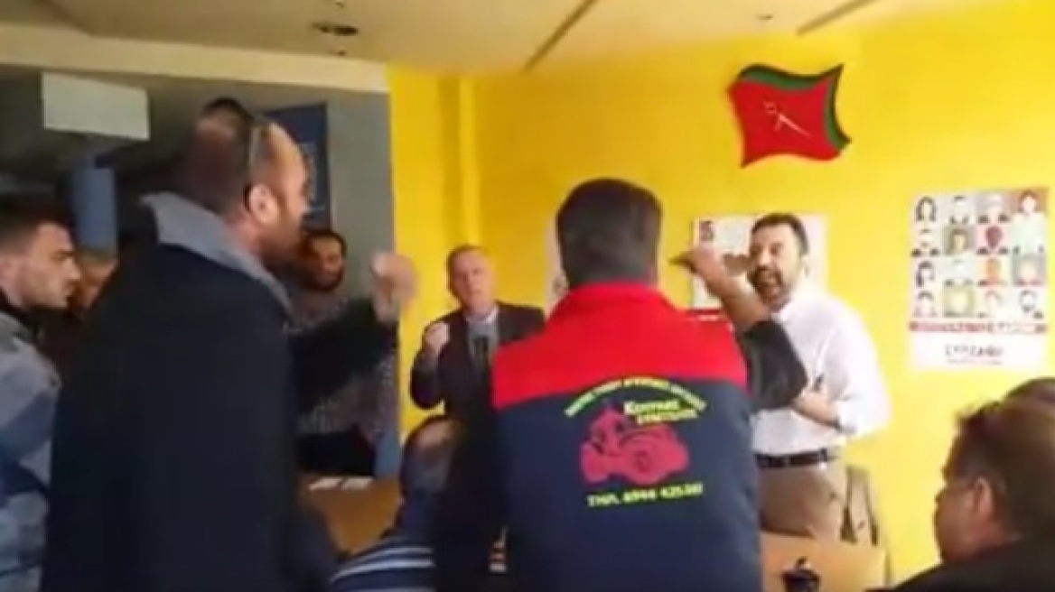 Σπάρτη: Αγρότες εισέβαλαν στα γραφεία του ΣΥΡΙΖΑ - Επεισόδιο με τον βουλευτή Αραχωβίτη