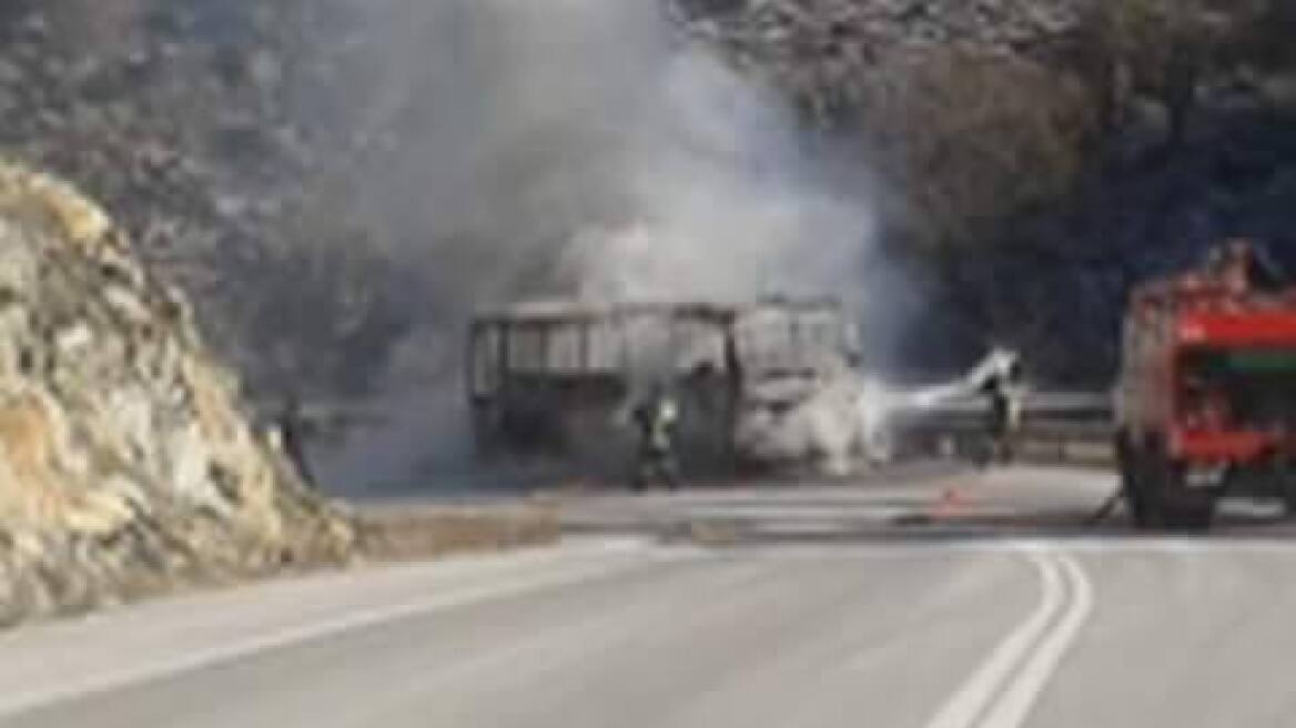 Κοζάνη: Φωτιά ξέσπασε σε λεωφορείο που μετέφερε Αλβανούς στην Αθήνα