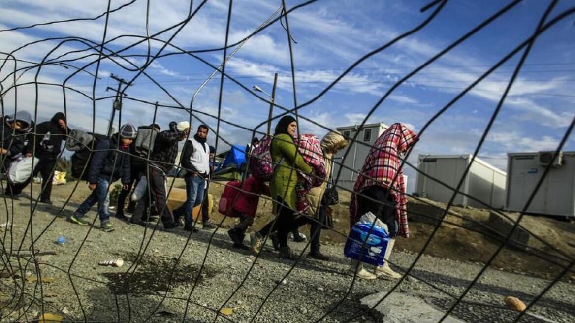 Με αργούς ρυθμούς η ροή προσφύγων από την Ειδομένη προς τα Σκόπια