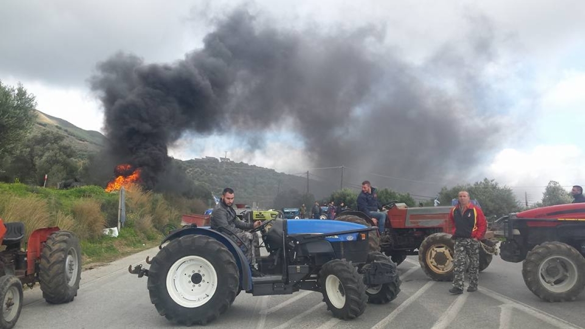 Σε πολιορκία η πρωτεύουσα - Ανεβαίνουν στην Αθήνα και οι αγρότες του Ηρακλείου
