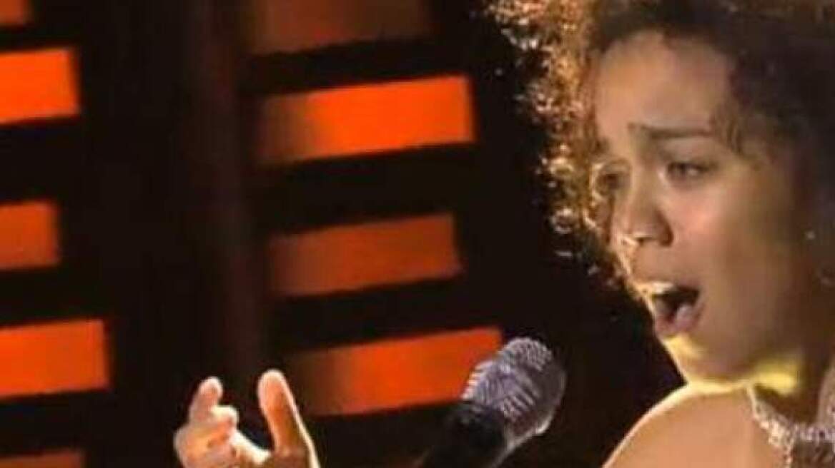 Pavarotti’s granddaughter blows the audience away with her voice (vid)