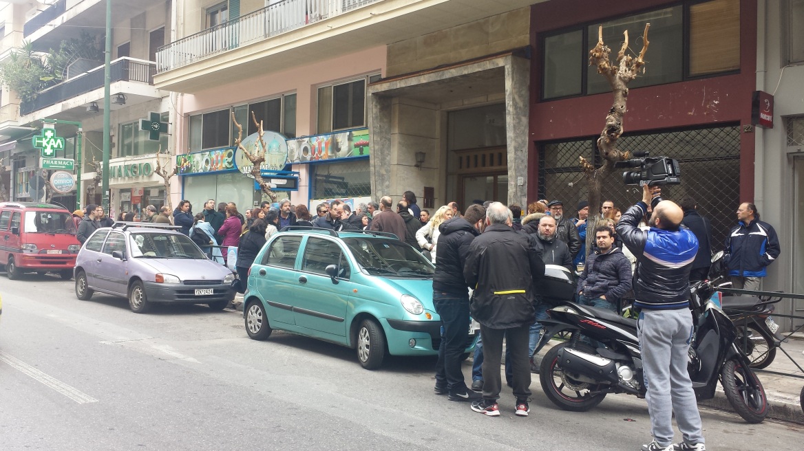 Συγκέντρωση διαμαρτυρίας φυσικοθεραπευτών έξω από υπουργείο Υγείας