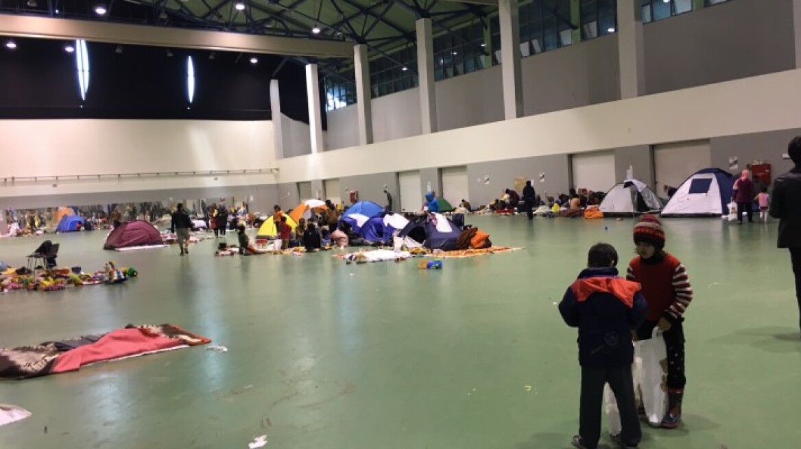 Άρον-άρον ψάχνουν χώρους στην Αττική για να φιλοξενήσουν τους πρόσφυγες