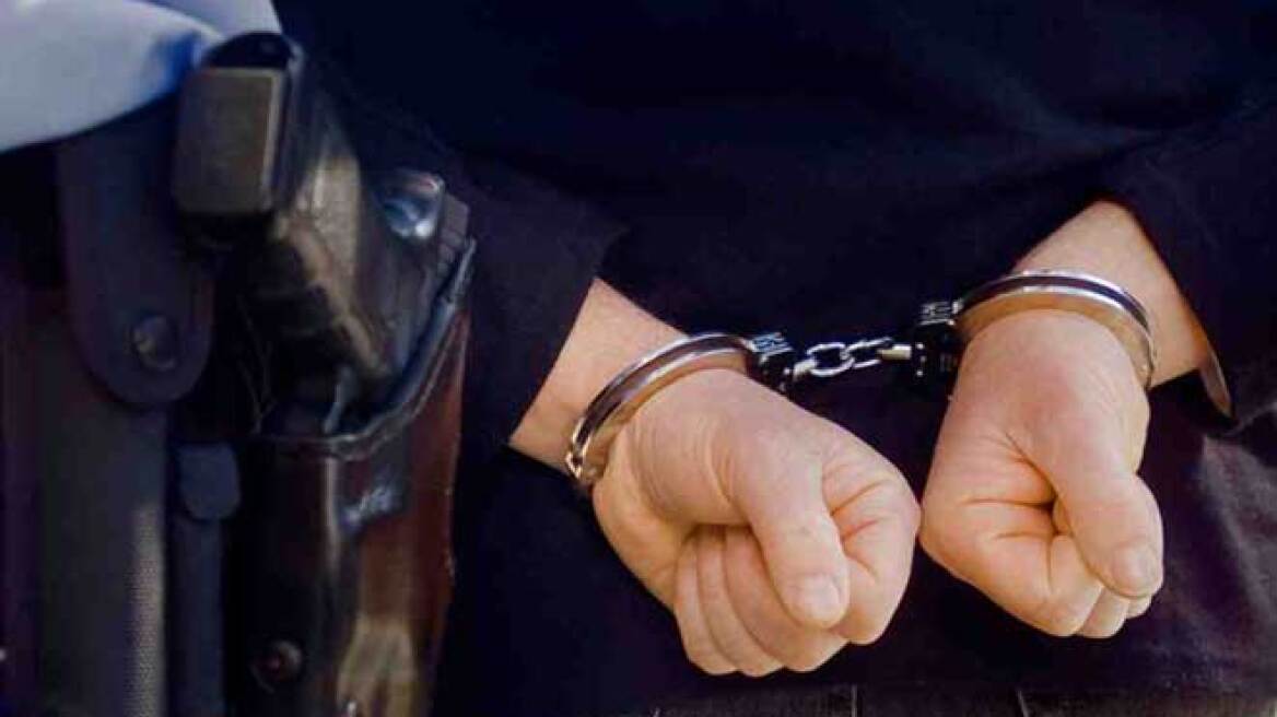 Συνελήφθη Αλβανίδα για πλαστή άδεια διαμονής