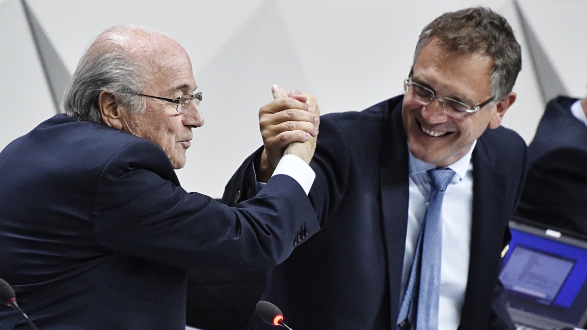 FIFA: Τιμωρήθηκε με 12ετή αποκλεισμό το «δεξί χέρι» του Μπλάτερ
