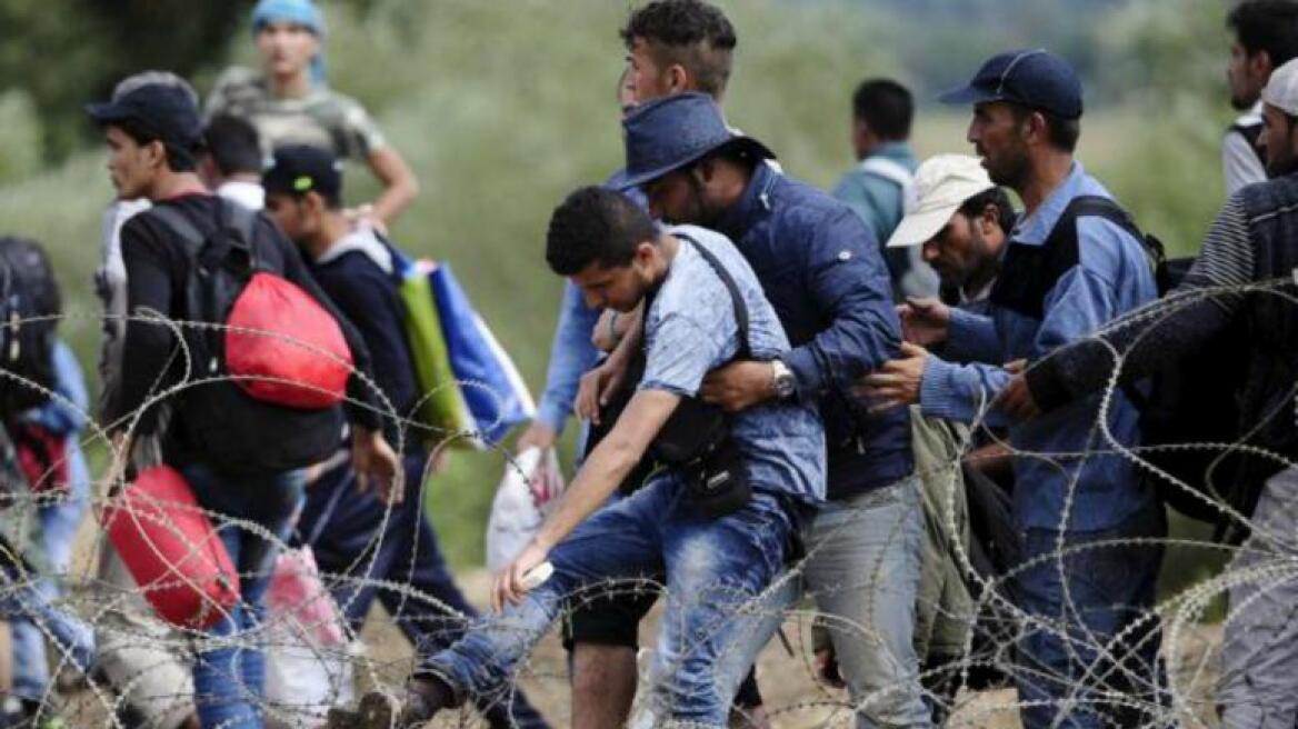 Η Αυστρία προειδοποιεί τα Σκόπια: Σταματήστε τη ροή προσφύγων στα σύνορα με την Ελλάδα