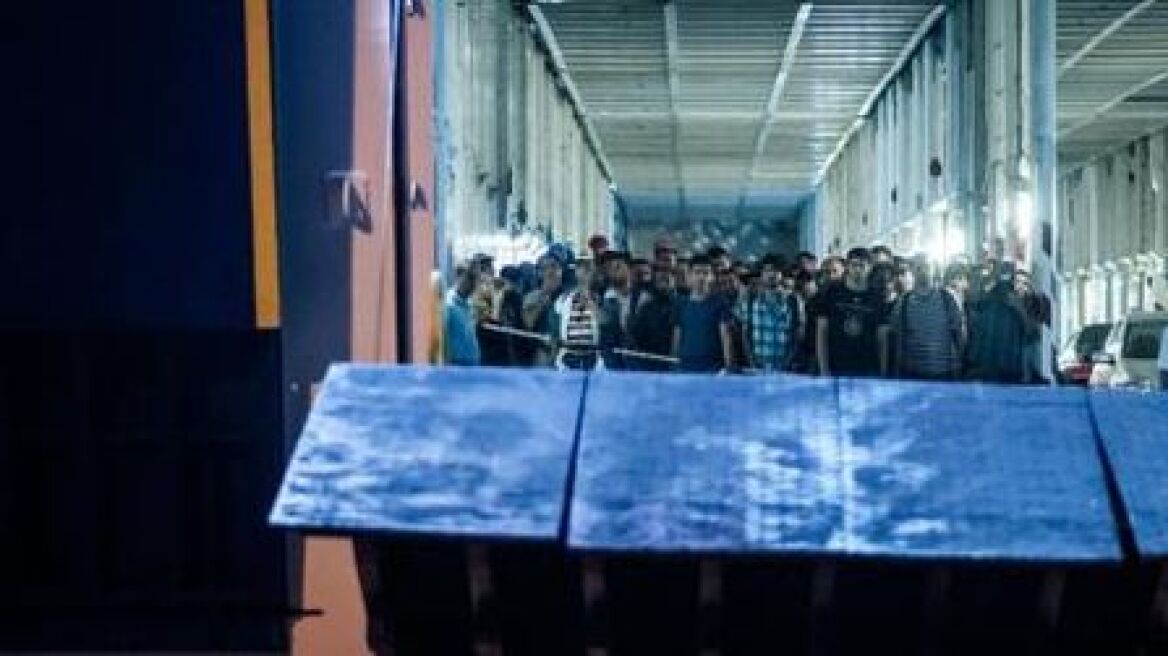 Ακόμη 579 μετανάστες αναμένονται στο λιμάνι του Πειραιά