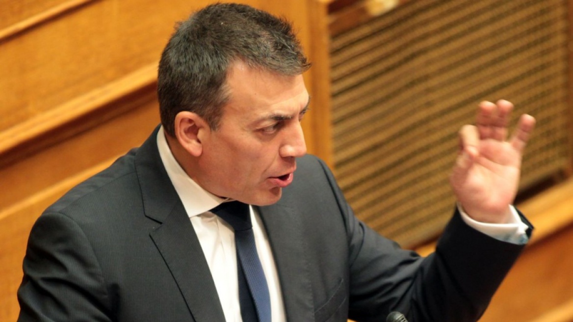 Βρούτσης σε Κατρούγκαλο: «Τεράστιο ψέμα τα δήθεν ελληνικά σας νομοσχέδια»