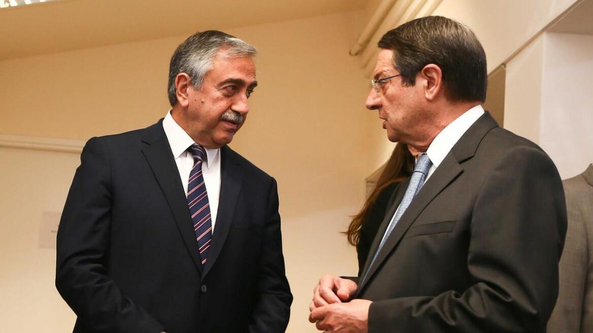 Σε εξέλιξη νέα συνάντηση Αναστασιάδη-Ακιντζί για το Κυπριακό