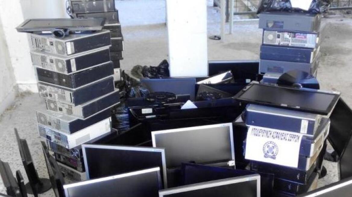 Σέρρες: Είχαν μετατρέψει καφέ σε καζίνο, με 39 υπολογιστές που έπαιζαν «φρουτάκια» 