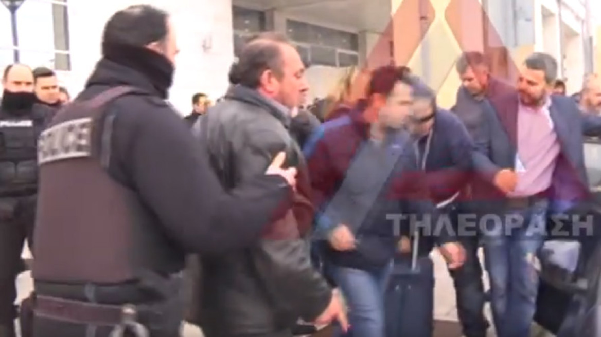 Δείτε βίντεο: Άγριος προπηλακισμός βουλευτών του ΣΥΡΙΖΑ στην Αλεξανδρούπολη