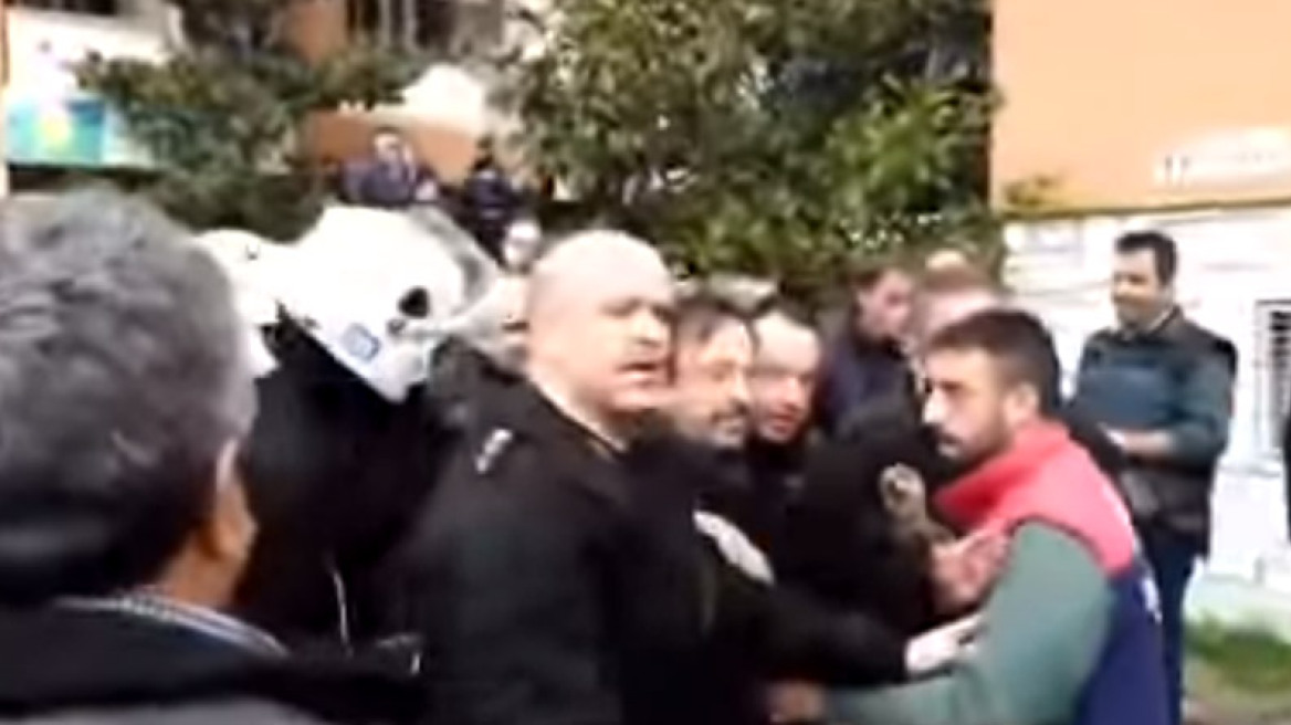 Κατέβηκε η μισή αστυνομία για να γλιτώσει τους βουλευτές του ΣΥΡΙΖΑ στην Κοζάνη