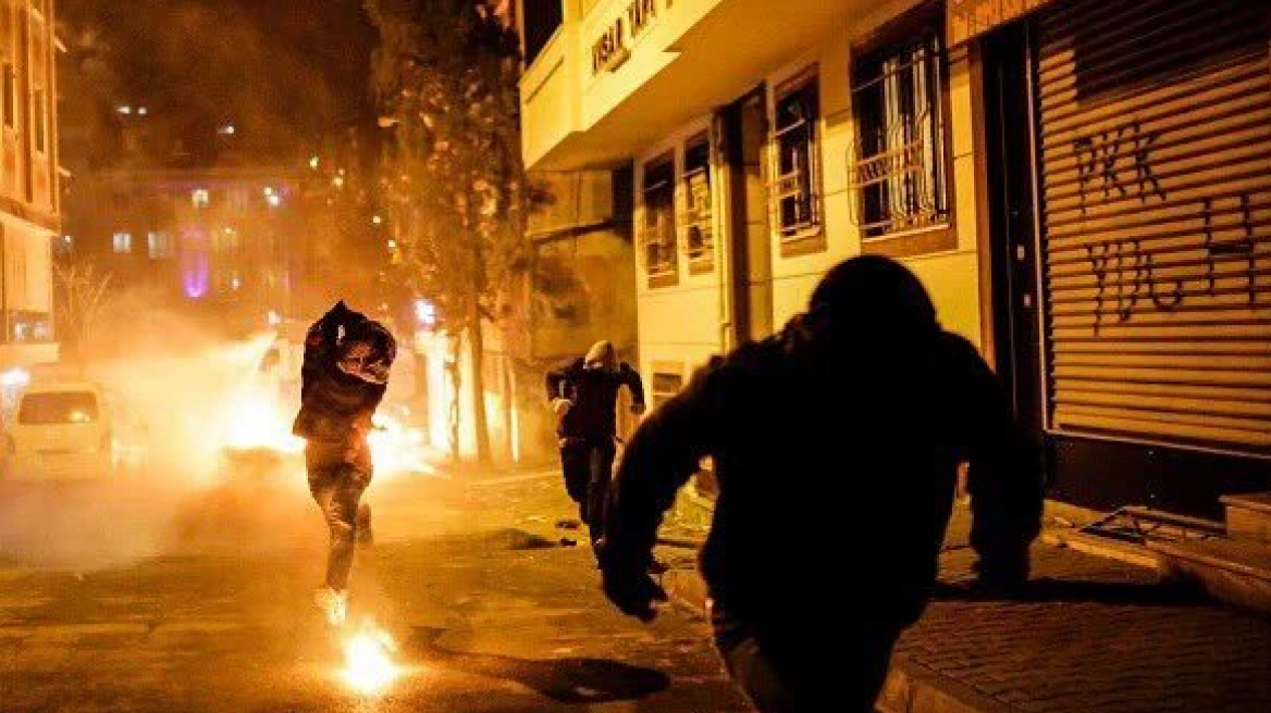 Συγκρούσεις μεταξύ αστυνομικών και φιλοκούρδων στην Κωνσταντινούπολη