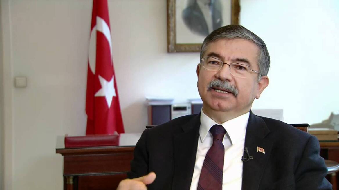 Δεν θα κάνουμε χερσαία εισβολή στην Συρία, λέει ο Τούρκος υπουργός Άμυνας