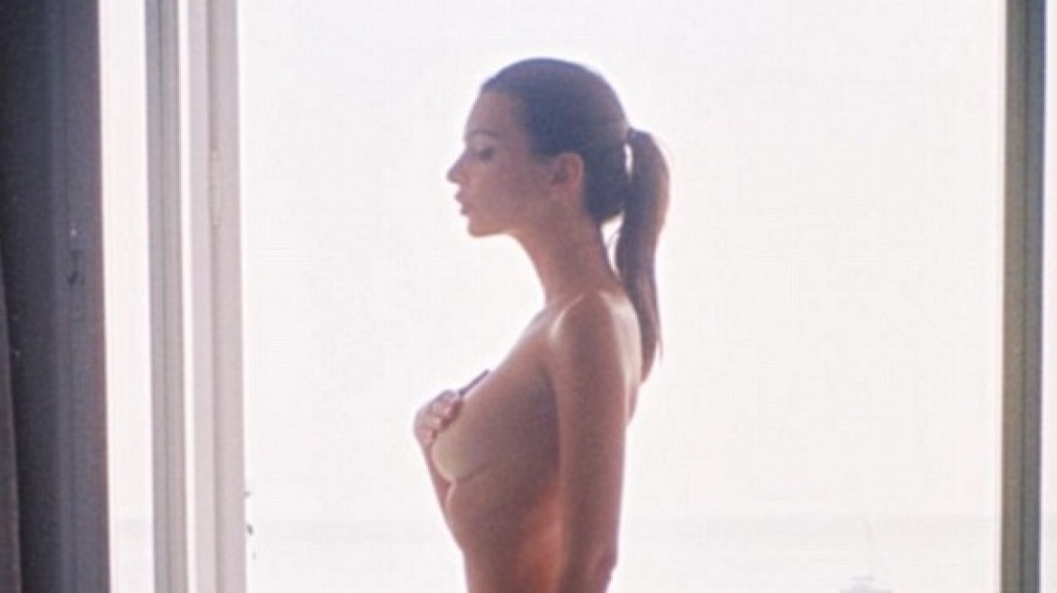 Emily Ratajkowski: Προκαλεί το Instagram με γυμνή φωτογράφιση στα όρια