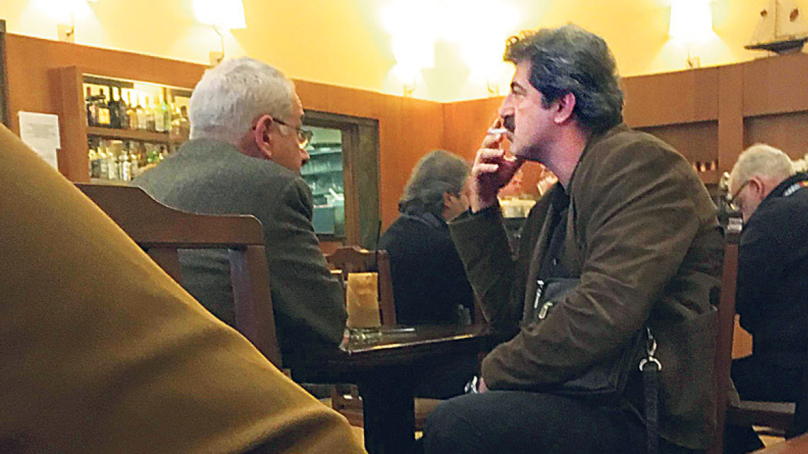 Ο Πολάκης έπινε φραπέ στο καφενείο της Βουλής αντί να απαντήσει σε ερωτήσεις βουλευτών