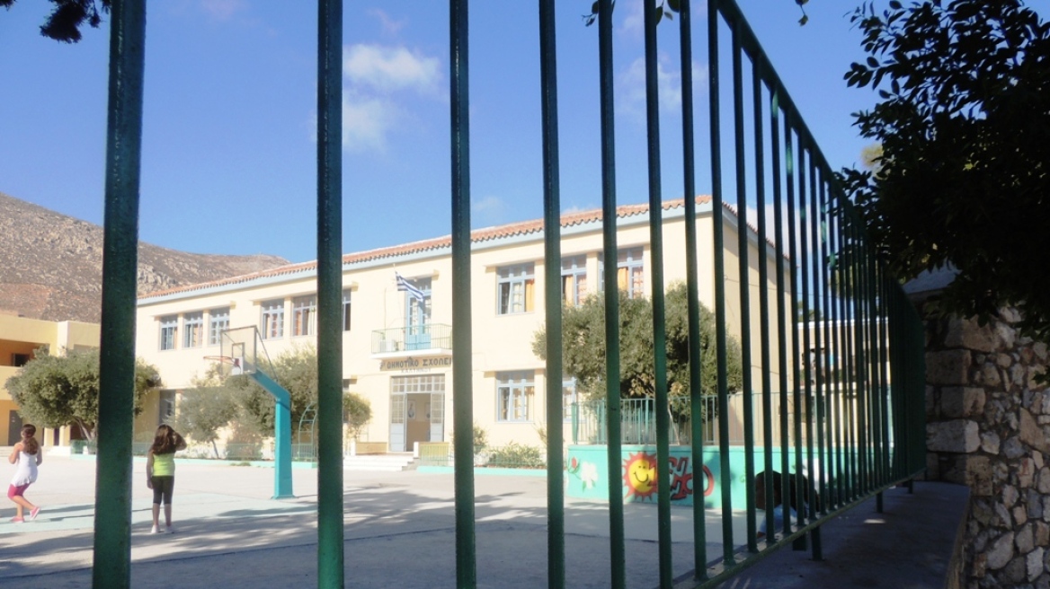 Σοκ στις Αρχάνες Ηρακλείου: Ιρανός παρενόχλησε 13 μαθήτριες έξω από σχολείο!
