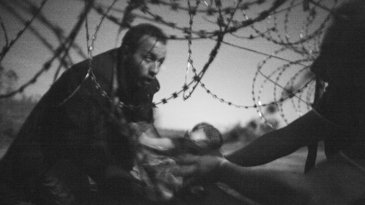 World Press Photo: Μια φωτογραφία προσφύγων στα ουγγρικά σύνορα παίρνει το πρώτο βραβείο