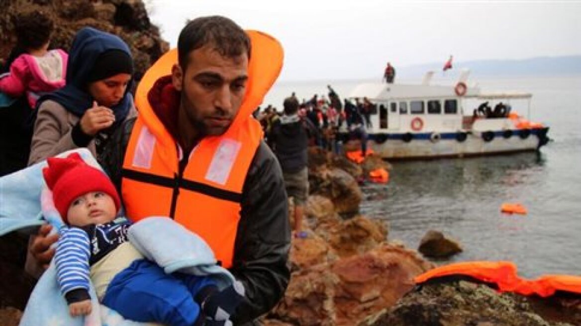 Λέσβος: Σε 24 ώρες γέμισε το hotspot - Le Monde: Καταστροφή το plan B για το προσφυγικό