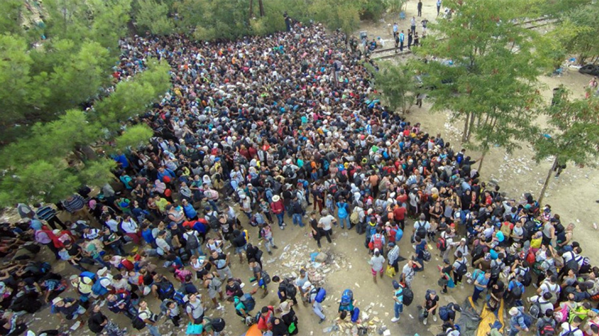 «Ασφυξία» στην Ειδομένη: 4.500 πρόσφυγες περιμένουν να περάσουν στα Σκόπια