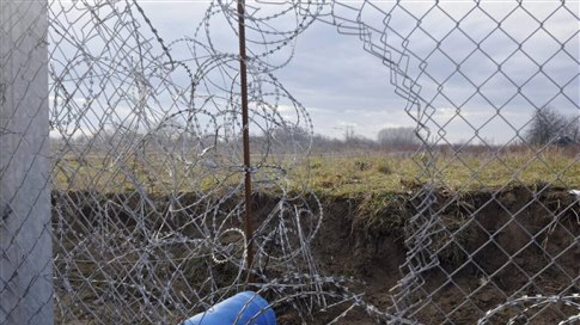 Ουγγαρία: Ο φράχτης του Ορμπάν γεμίζει... τρύπες!
