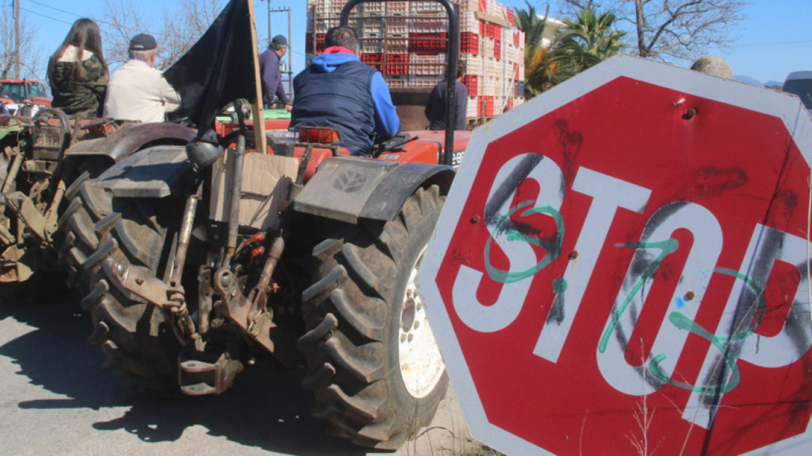 Ενισχύουν το μπλόκο του Προμαχώνα οι αγρότες - Κλειστά επ αόριστον τα Τέμπη