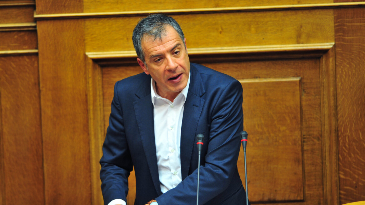 Θεοδωράκης: Να πει η κυβέρνηση ποιος ήταν ο «Αρχιμανδρίτης»