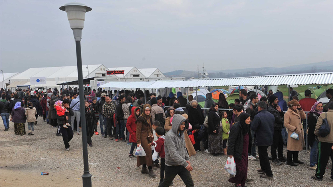 Αδιέξοδο: 20.000 εγκλωβισμένοι μετανάστες σε 18 σημεία σε όλη την Ελλάδα