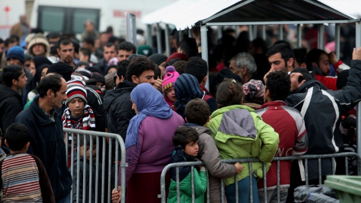 Frontex: Οι φράχτες δεν θα σταματήσουν τους πρόσφυγες - Ενα εκατ. στην Ευρώπη φέτος
