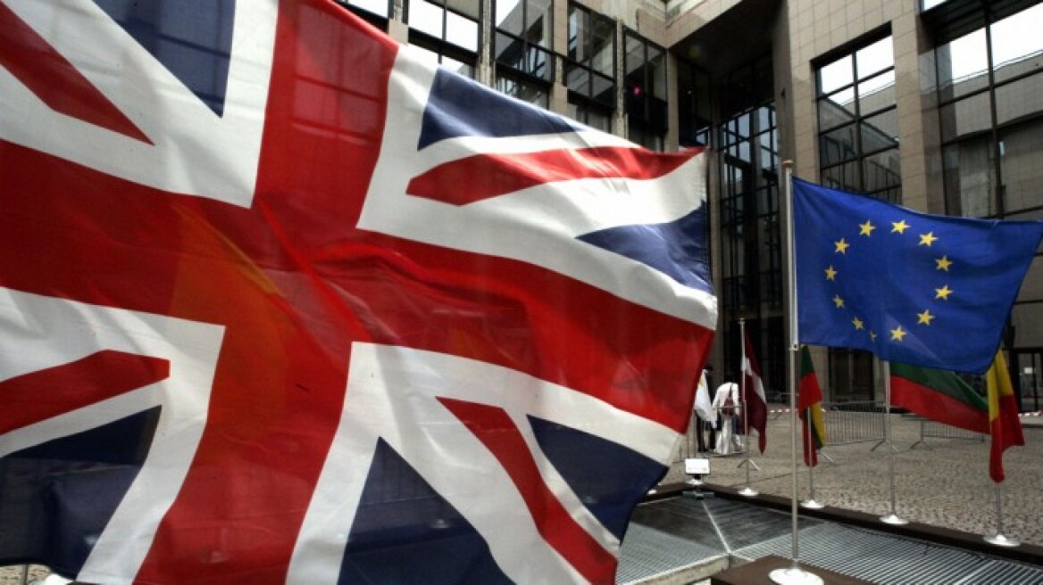 Βρετανία: Δημοσκόπηση δίνει προβάδισμα 4% υπέρ του Brexit