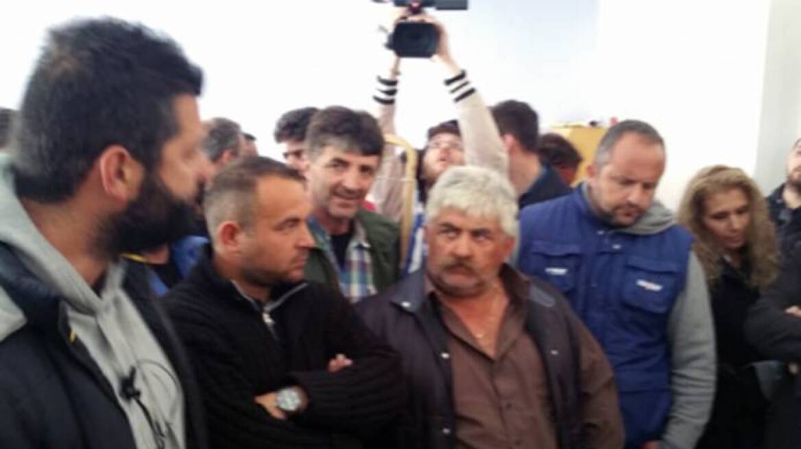 Βίντεο: Αγρότες προπηλάκισαν βουλευτές του ΣΥΡΙΖΑ στην Κόρινθο 