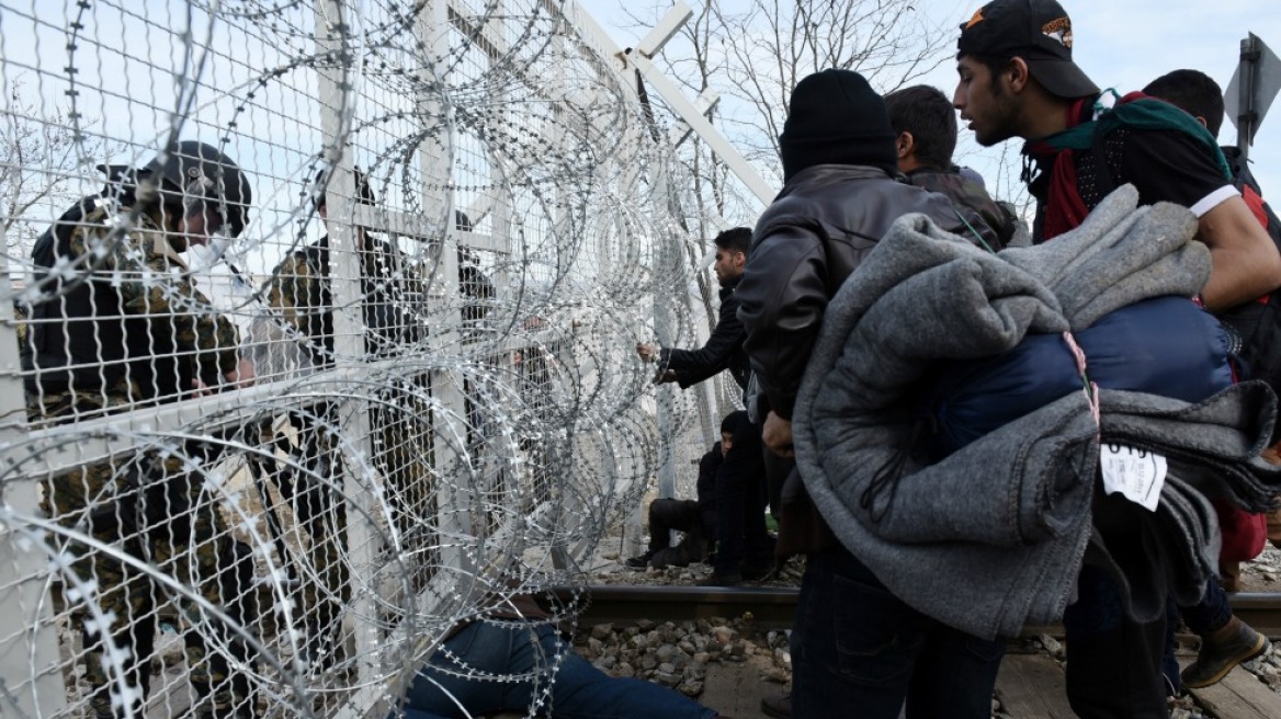 Οι απελπισμένοι πρόσφυγες προκαλούν ασφυξία στο Μαξίμου