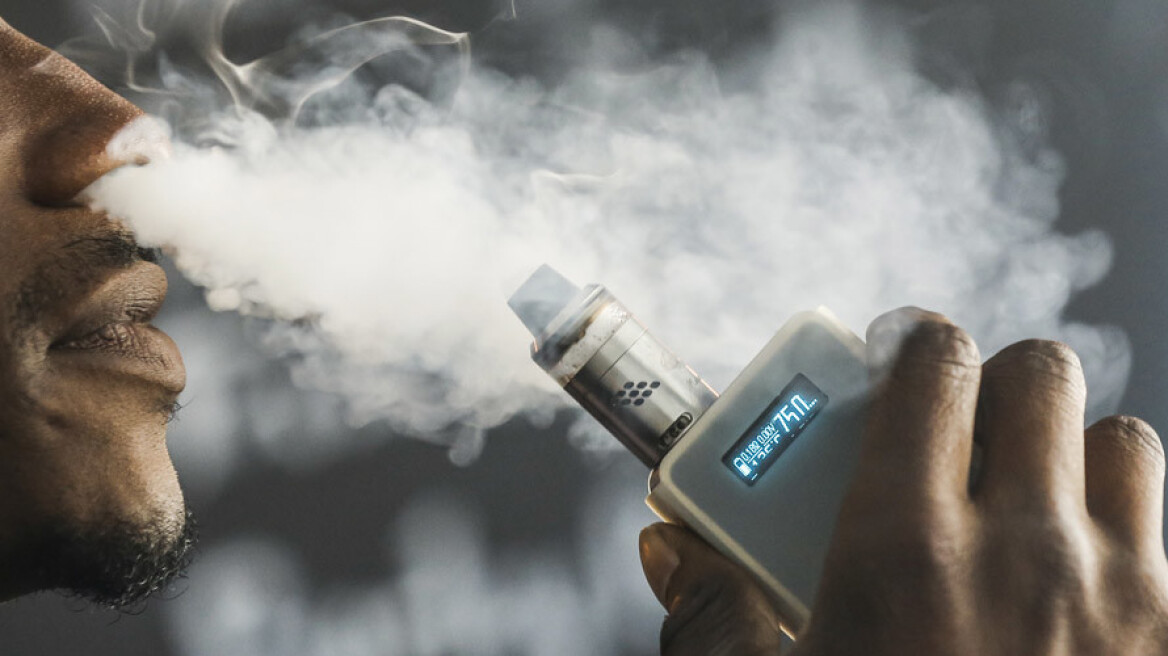 Τα ηλεκτρονικά τσιγάρα περιέχουν ένα εκατομμύριο περισσότερα καρκινογόνα χημικά από τον μολυσμένο αέρα