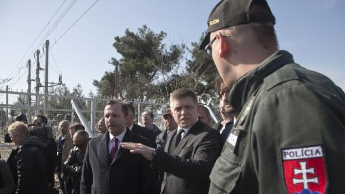 Προκαλεί ο πρωθυπουργός της Σλοβακίας: Τσίπρα, όλη η Ελλάδα θα γίνει hotspot 