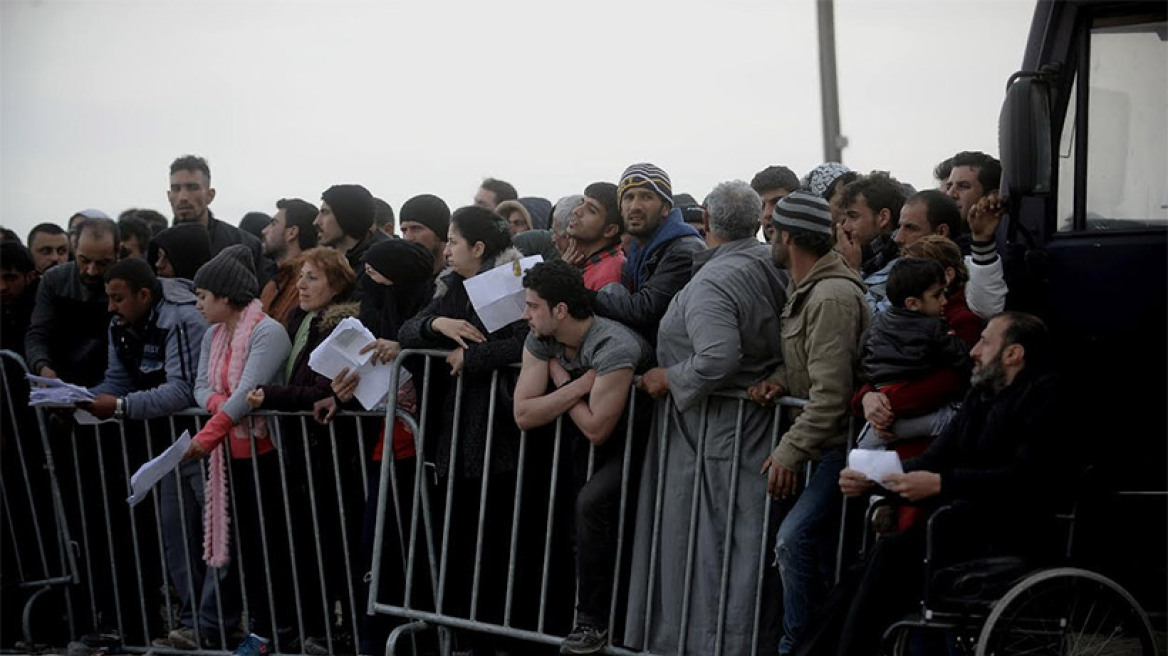 Σφίγγουν κι άλλο τον κλοιό οι Σκοπιανοί: Τώρα δέχονται μόνο τους πρόσφυγες από εμπόλεμες... πόλεις!