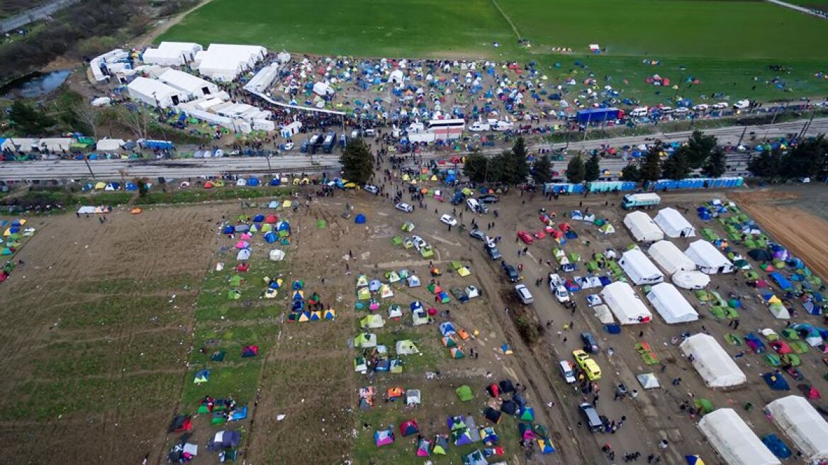 A shocking video shows the chaotic situation in Idomeni