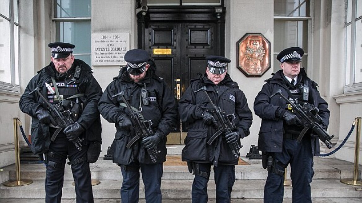 Οι τζιχαντιστές ετοιμάζουν μεγάλες επιθέσεις όπως στο Παρίσι, προειδοποιεί η βρετανική αστυνομία